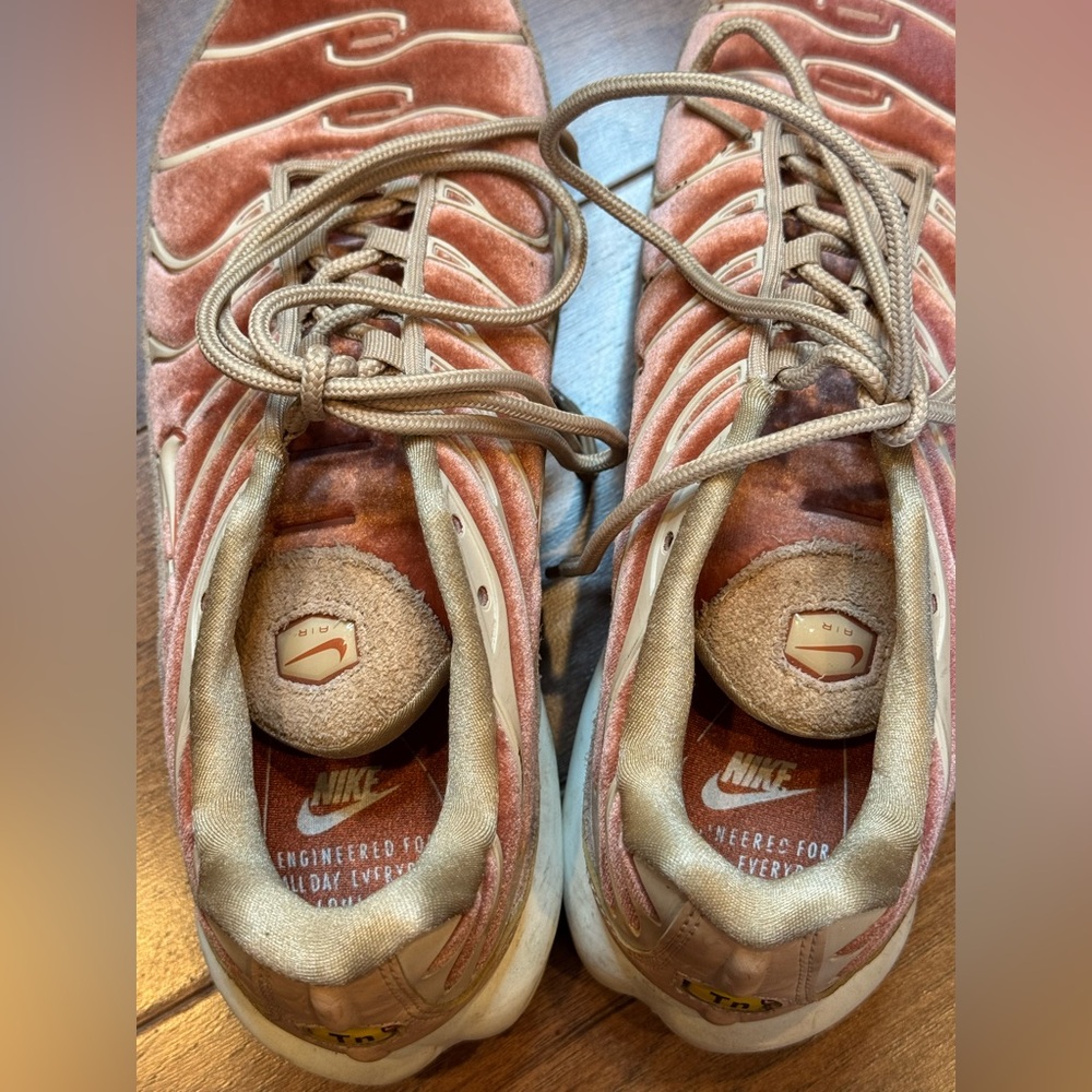 NIKE Air Max Plus LX-Velvet-Dusty Peach & Tan - Picture 5 of 12